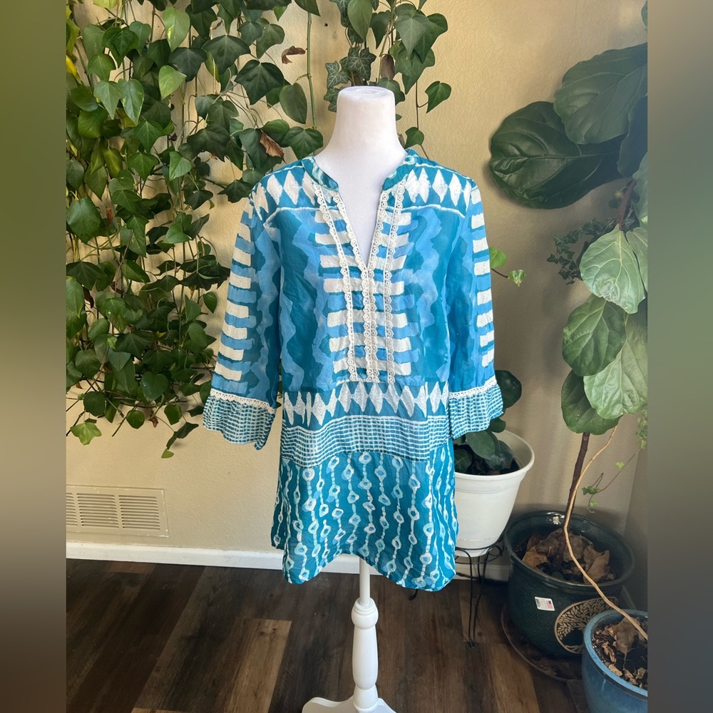 SOFT SURROUNDING Blue and White Quarter Sleeve V Neck Geometric Tunic Shirt
